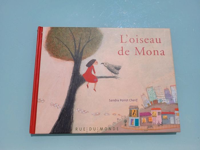 Très beau livre L'oiseau 🦅 de Mona, éditions Rue du Monde - photo numéro 2