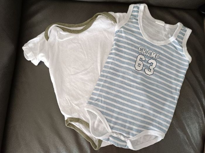 Lot 2 Body manches courtes et sans manches