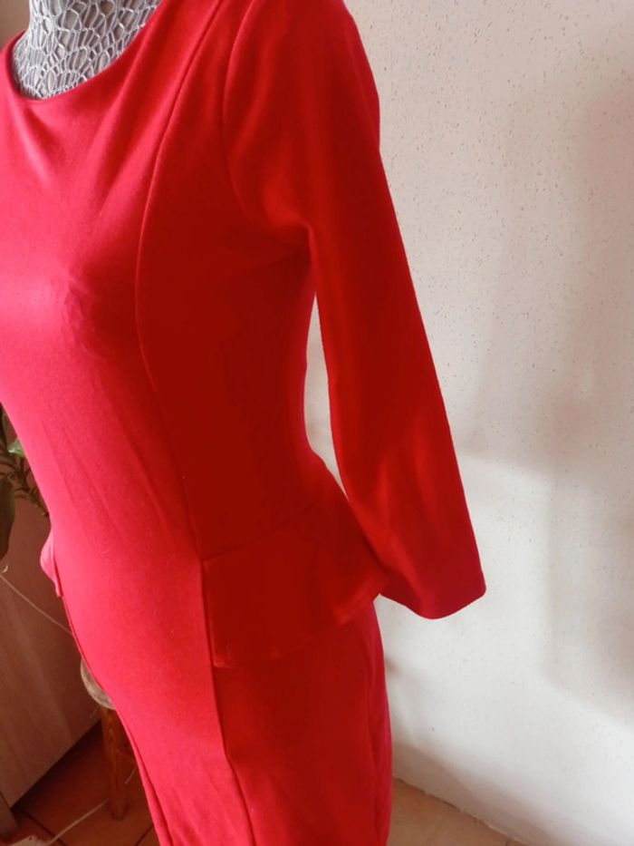 Robe rouge à volants - photo numéro 3