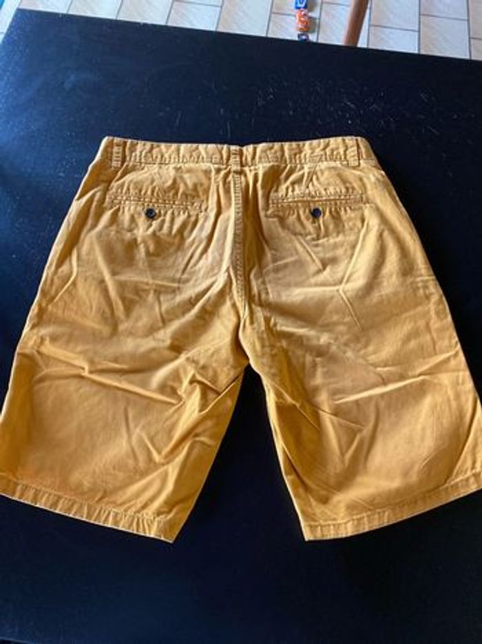 Short jaune - photo numéro 2