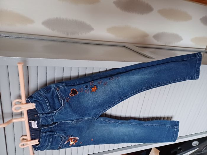 1 salopette et 3 jeans filles Taille 4 ans - photo numéro 6