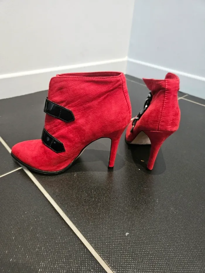 Bottines rouge et noir t 37 - photo numéro 4