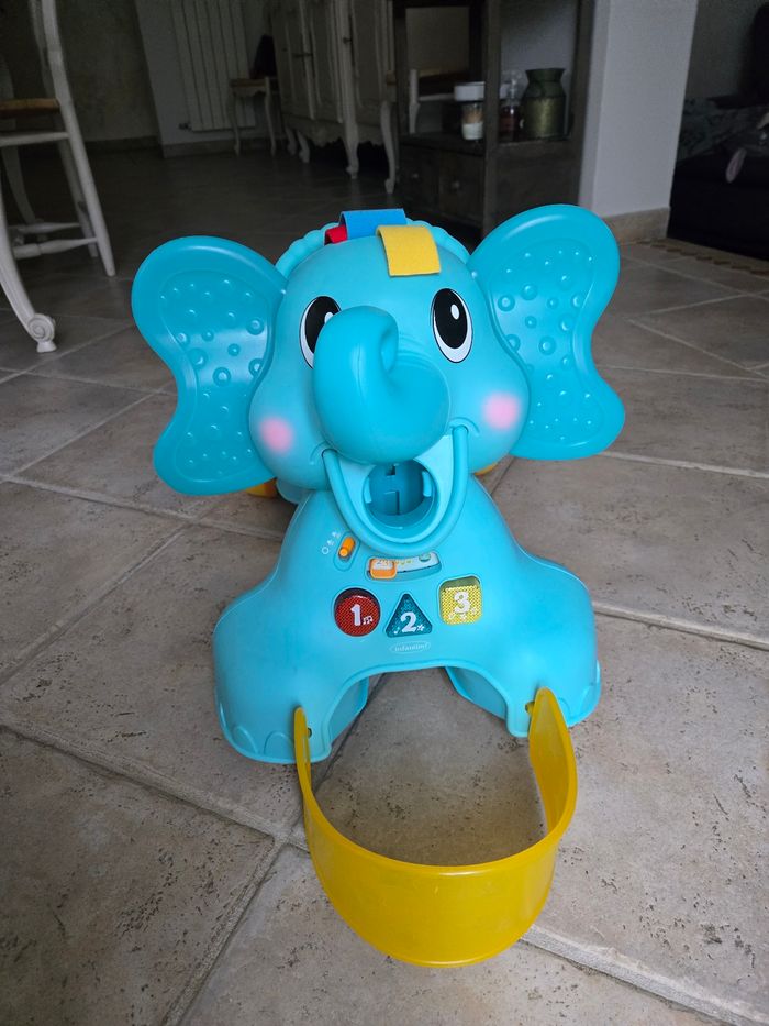 Porteur pousseur éléphant bleu