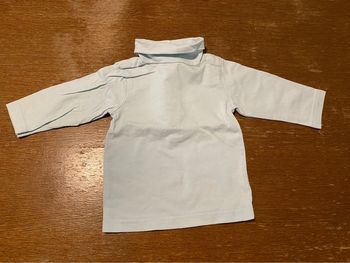 T-shirt col roulé bleu clair