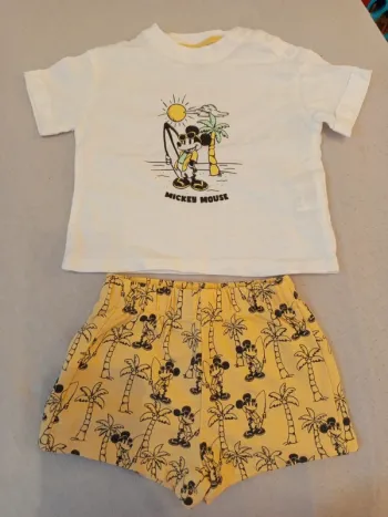 Ensemble t'shirt et short mickey Disney taille 12mois neuf