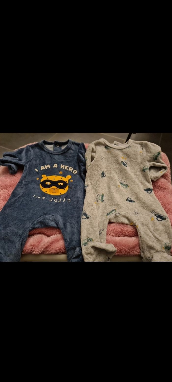 Lot pyjamas - photo numéro 1