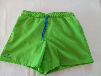 Short de bain garçon Olaian 8 ans.