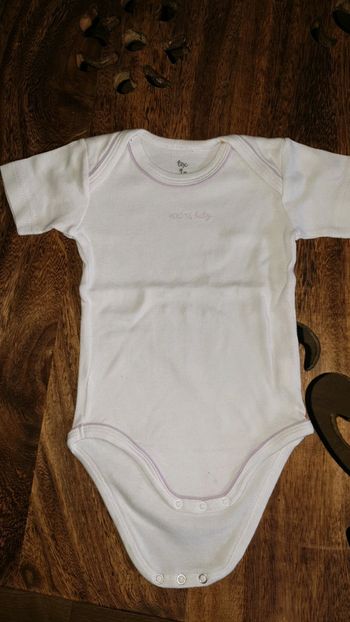 Body manches courtes, neuf, 9 mois.
