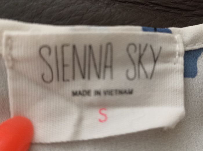 Chemisier fond crème avec fleurs beige et bleues - photo numéro 4