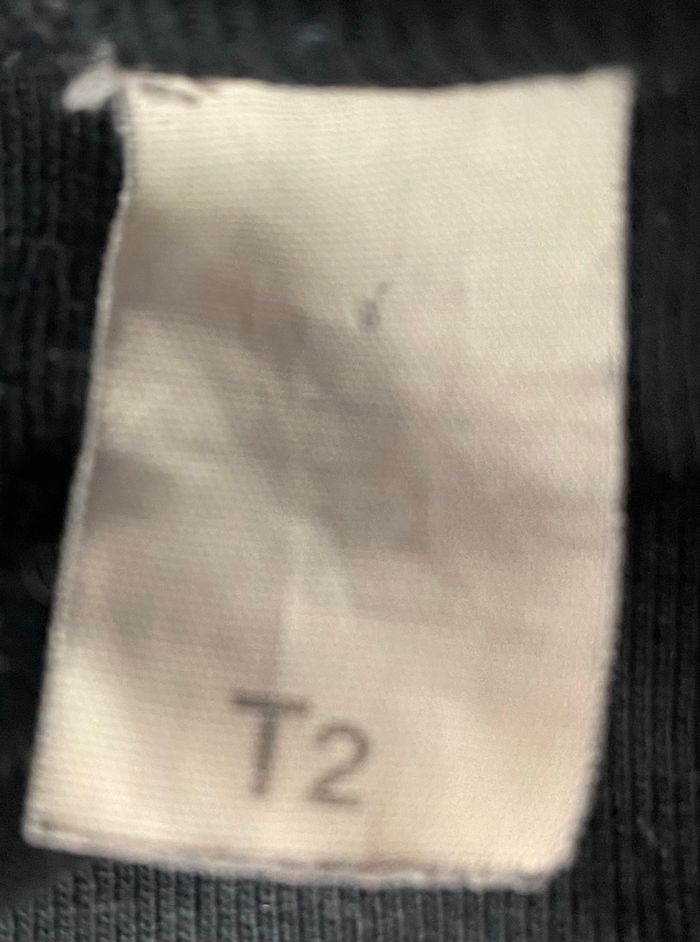 Haut noir et rouge manches longues - photo numéro 8