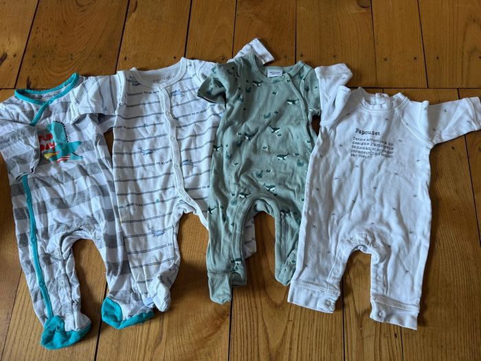 Bodies et pyjamas en très bon état taille 3 mois - photo numéro 4
