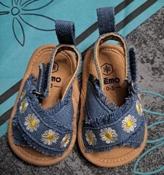 Lot de 4 paires de chaussures fille 0-3 mois TBE - photo numéro 3