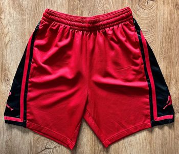 Short large de basketball rouge avec détails noirs Jordan pour homme, taille L