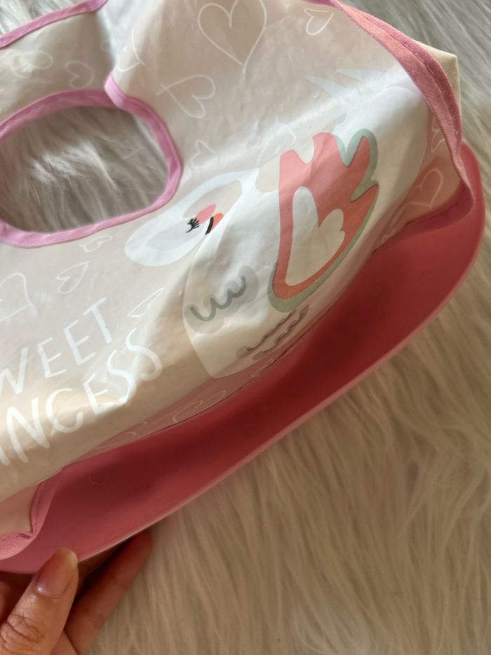 Très beau bavoir en plastique 🥰 - photo numéro 3