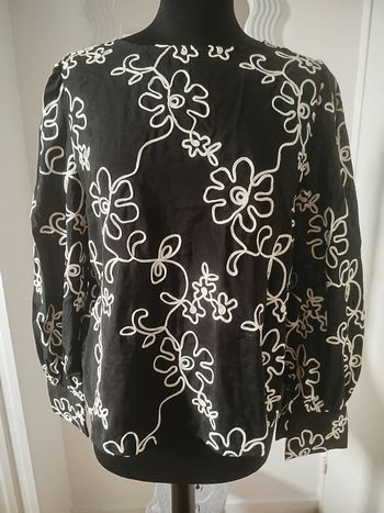 Blouse noire et blanche