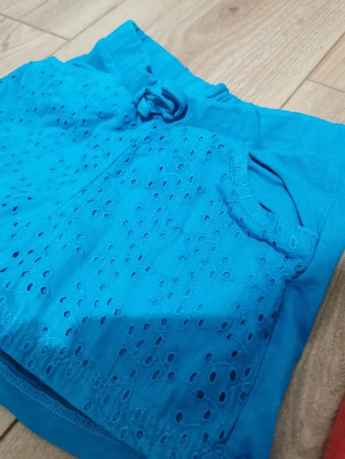 Lot 2 shorts 3 ans kiabi rouge et bleu azur super état - photo numéro 4