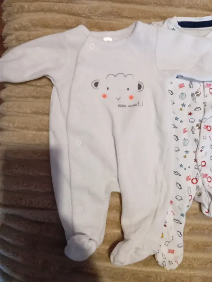 Lot de 3 pyjamas naissance - photo numéro 2