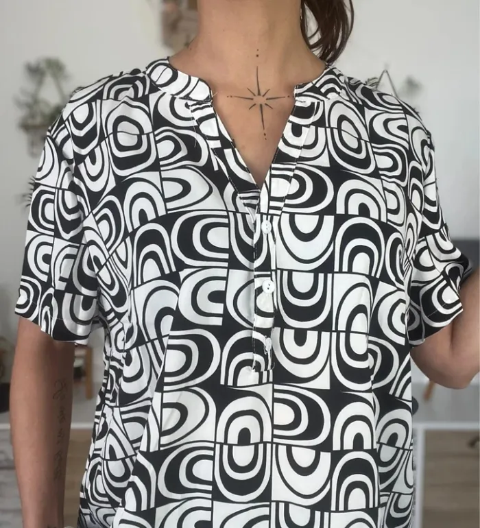 SOLDE Blouse manches courtes taille 4 ; taille 48 - Christy ( grande taille)  - neuf - photo numéro 5