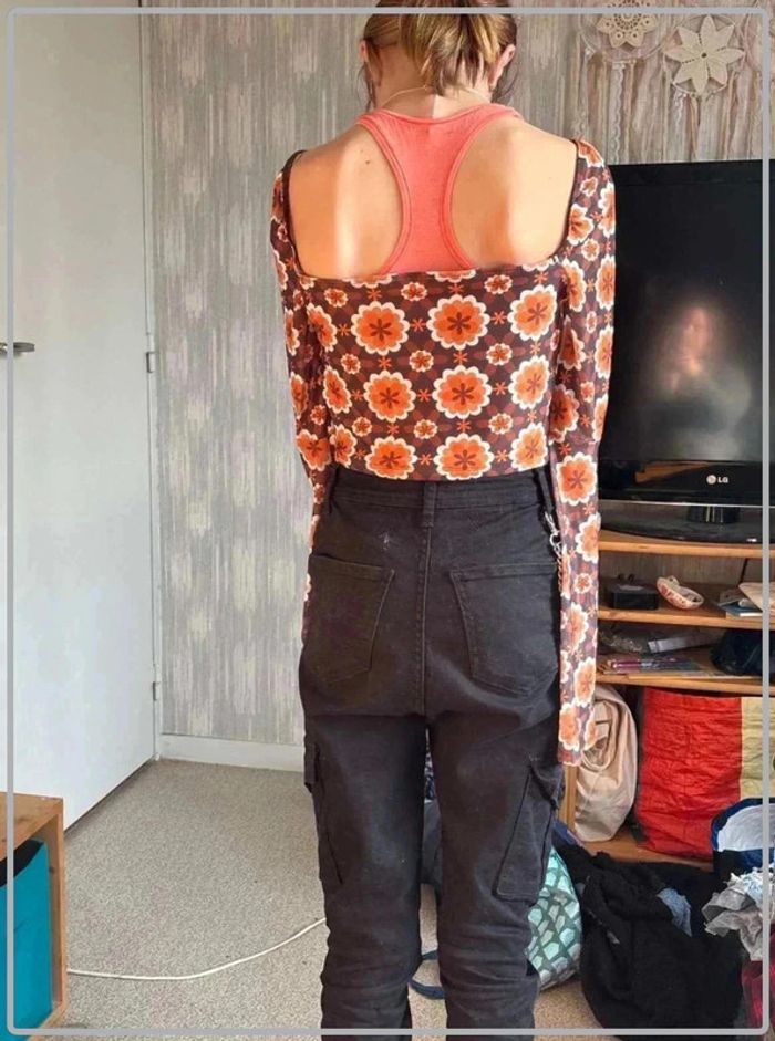 Crop top motif floral manche longue taille 34 marque shein - photo numéro 4