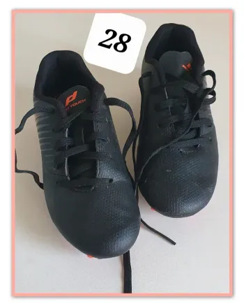 Chaussures crampons pointure 28