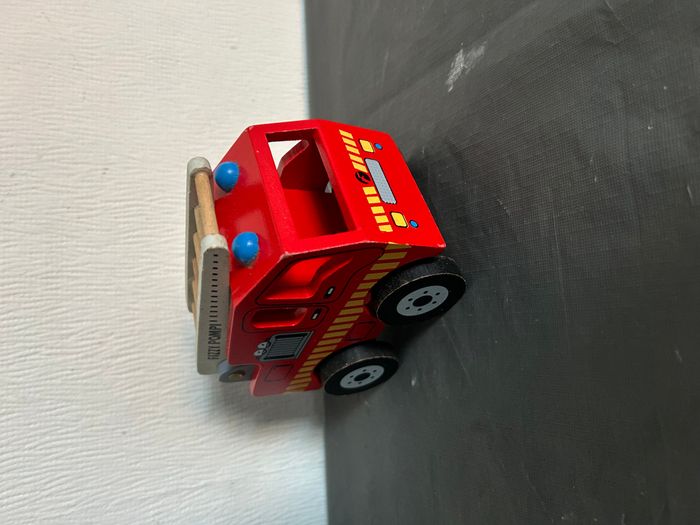 camion pompier en bois