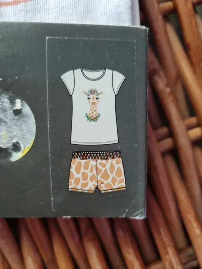 Lot de 3 pyjamas neufs fille 8 ans - photo numéro 5