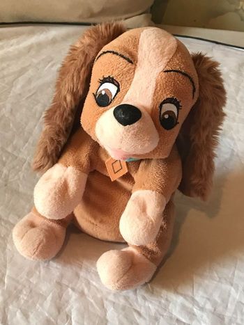 Petit Chien Chiot Marron Longues Oreilles Collier Bleu  Losange Peluche Petits Enfants Bébés