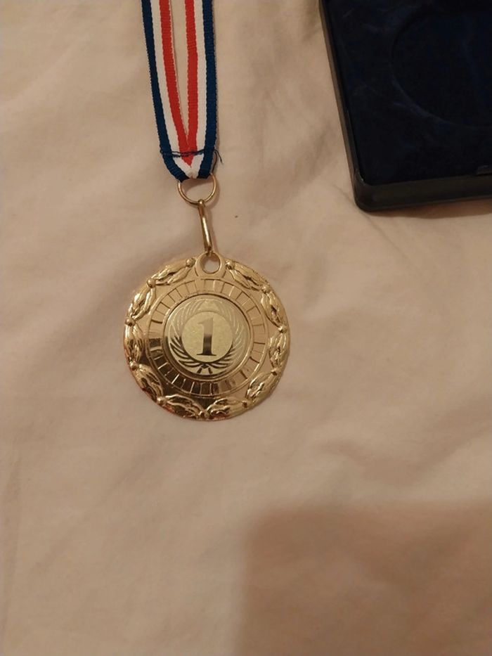 Médaille avec sa boite - photo numéro 2