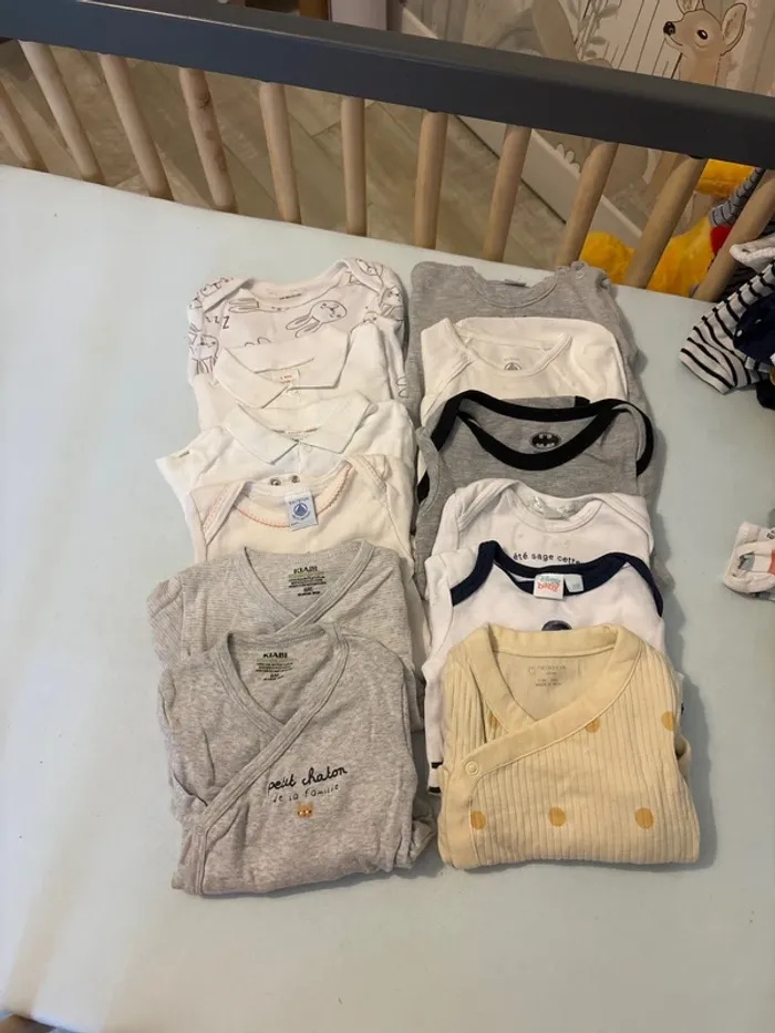 Lot 12 bodies manches longues