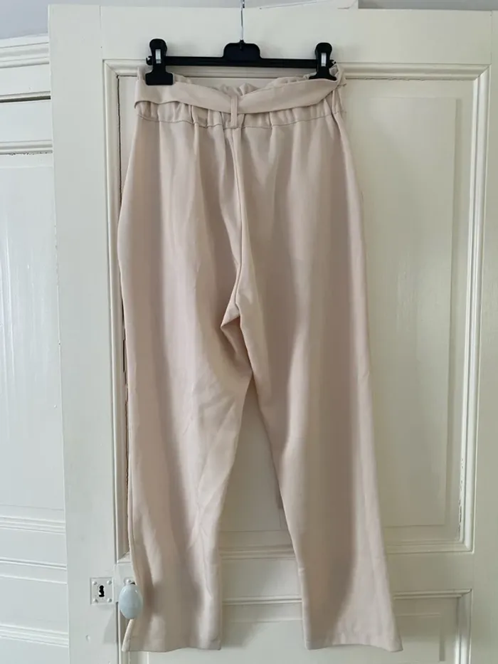 Pantalon fluide crème taille 40 coupe carotte - photo numéro 3