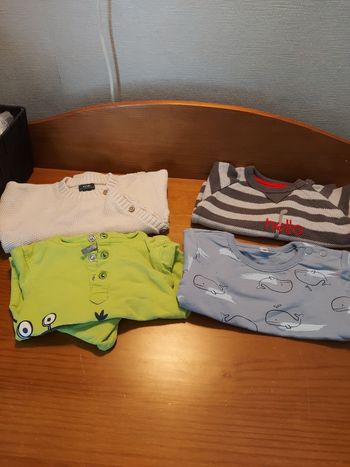 Lot de 4 pulls 1 gilet 1 veste taille 6 mois 68