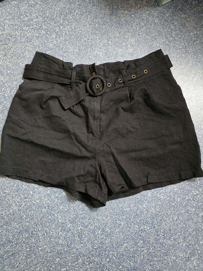 Short noir
