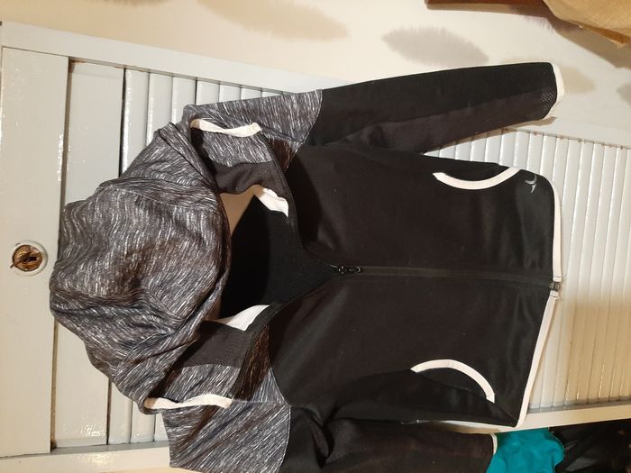 2 vestes pour filles Taille 8 ans - photo numéro 2