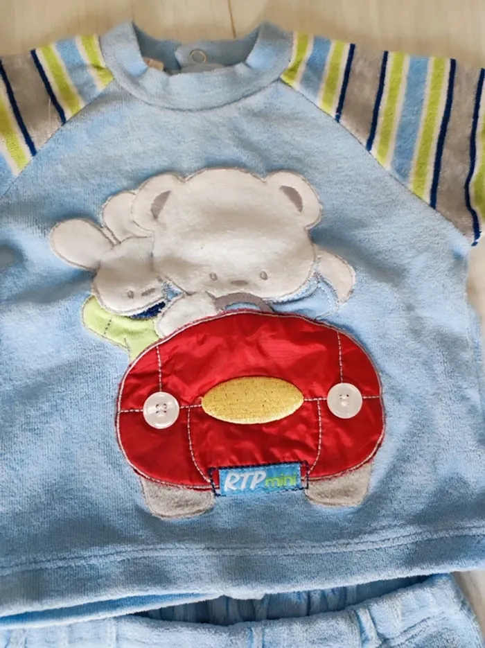 Pyjama 1 mois - photo numéro 2