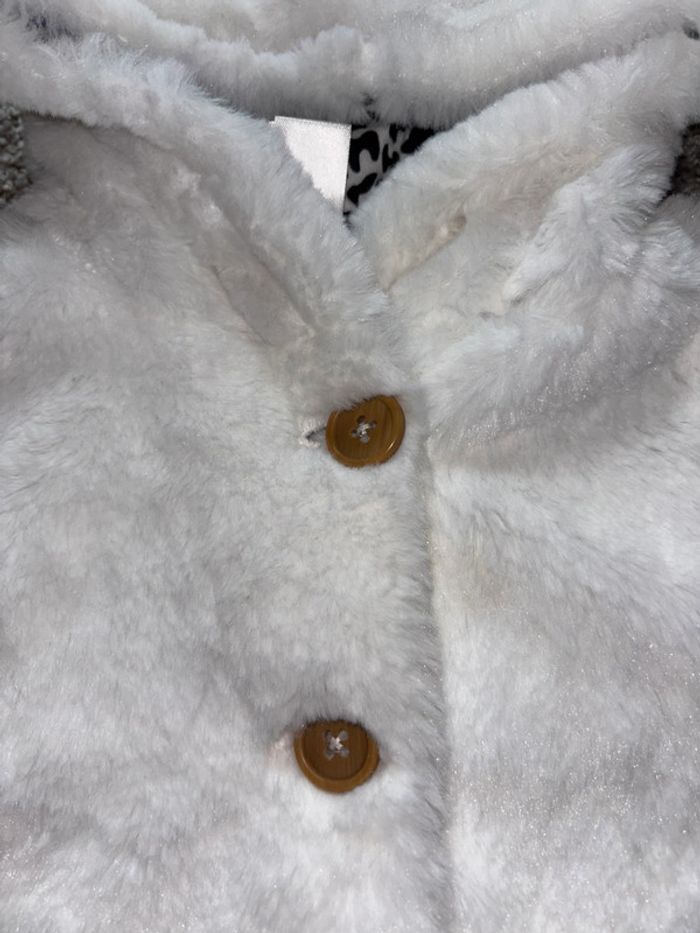 🌺Manteau en fausse fourrure blanche avec oreilles d’ours Taille 18mois/86cm🌺 - photo numéro 3
