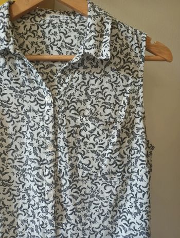 Haut Blanc Femme avec des Motifs Fleuris Noirs | Look Estival & Bohème 🌞🌷