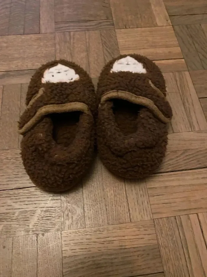 Chaussons lion marron pointure 25 - photo numéro 3