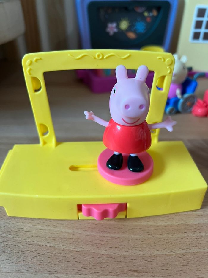 École + salle de classe Peppa pig - photo numéro 6