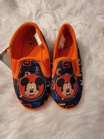 Neuf 💙💙💙Chaussons Pointure 23 (conviennent pour du 22) disney mickey💙💙💙