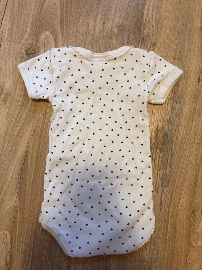 Lot 4 bodies manches courtes 3 mois Petit Bateau - photo numéro 10
