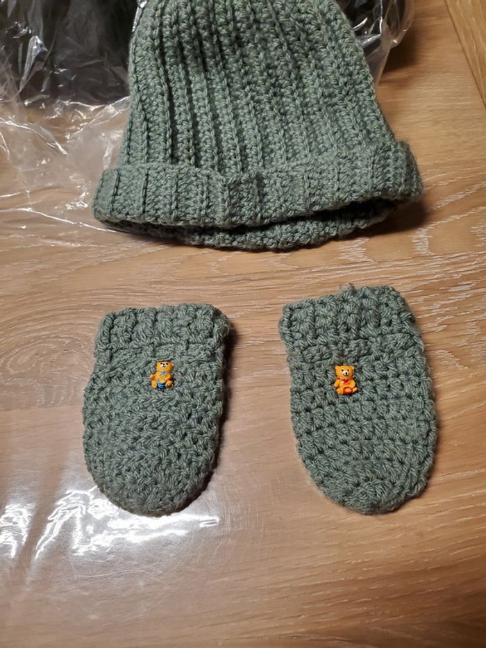 Lot bonnet et gants fait main - photo numéro 4