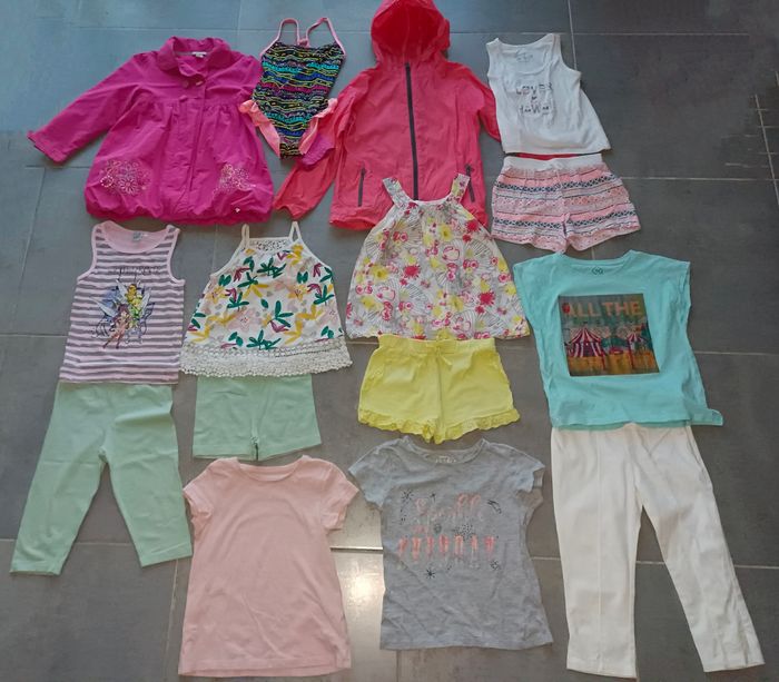 Gros lot de vêtements été fille en 5 ans - photo numéro 2