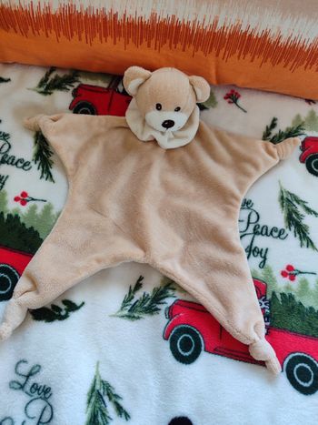 Doudou ours beige et collerette blanche