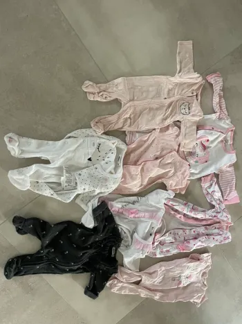 Lot vêtement 1 mois fille