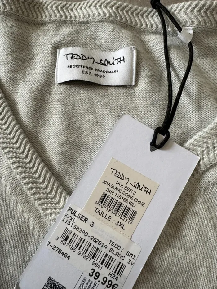 Pull gris Teddy Smith, taille 3XL, neuf valeur 40€ - photo numéro 3