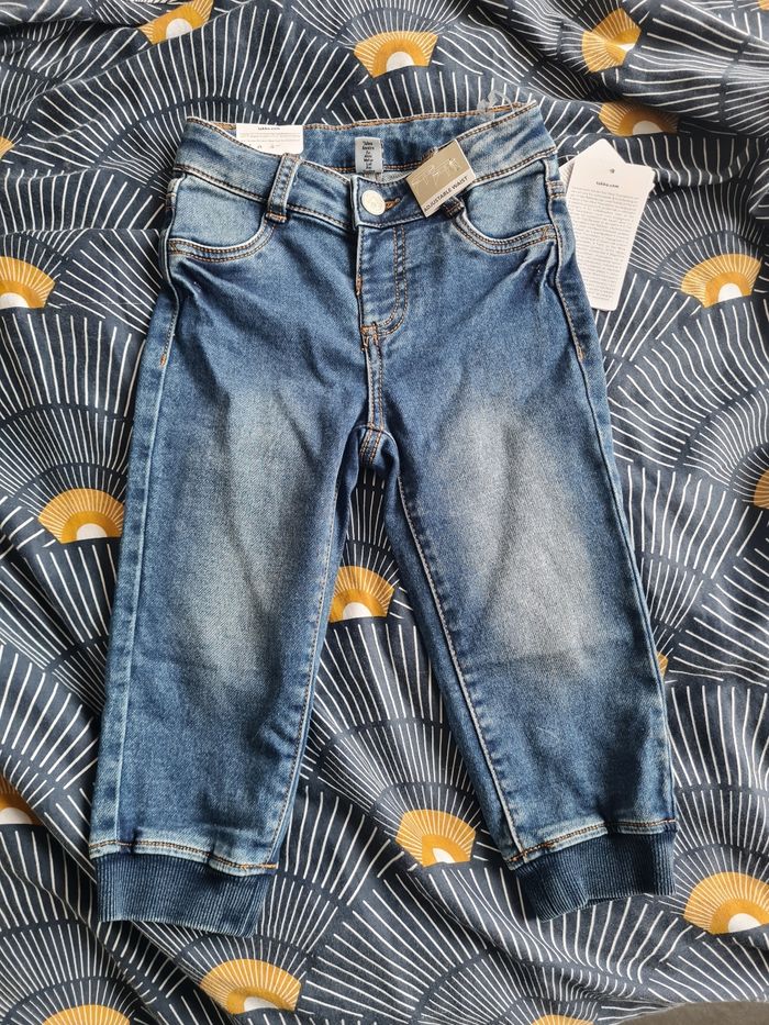 Jeans taille 18/24 mois soit 92 cm taille réglable neuf - photo numéro 3