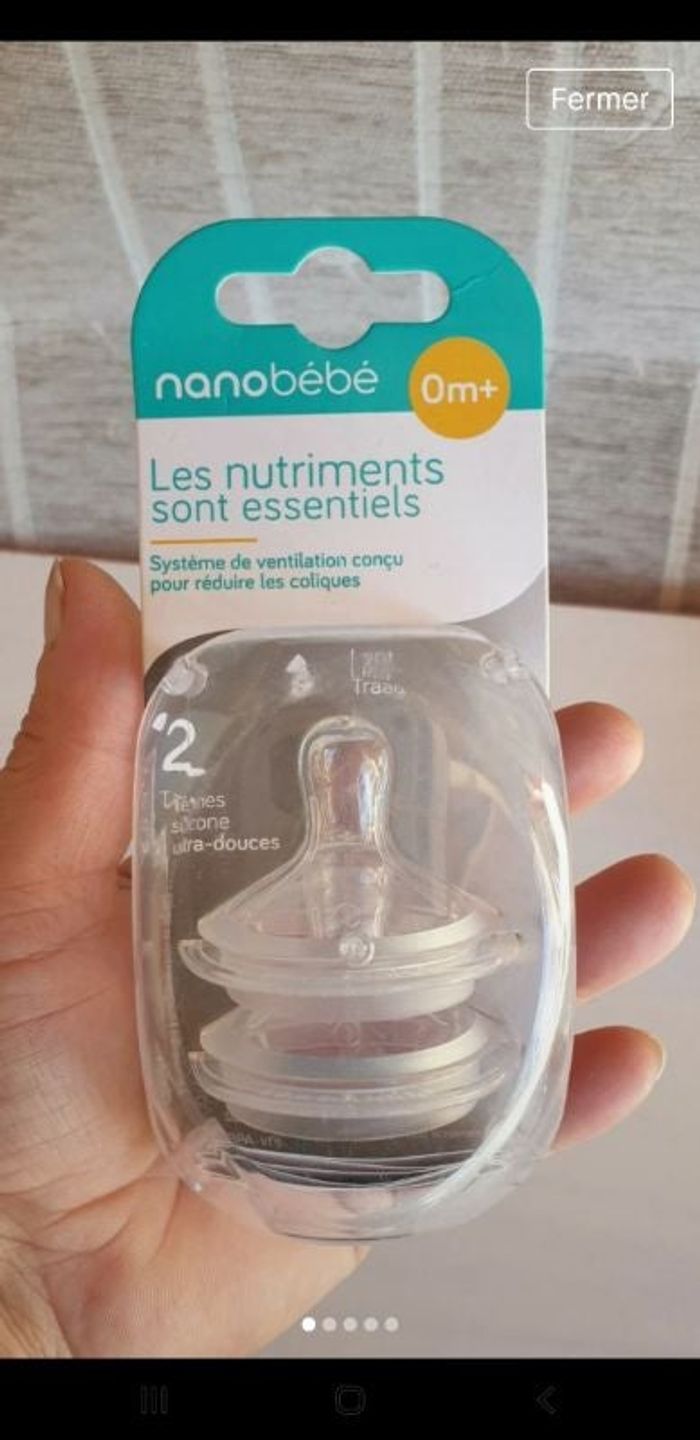 Lot de 2 tetines pour biberons spécial allaitement qui sont dans mon dressing