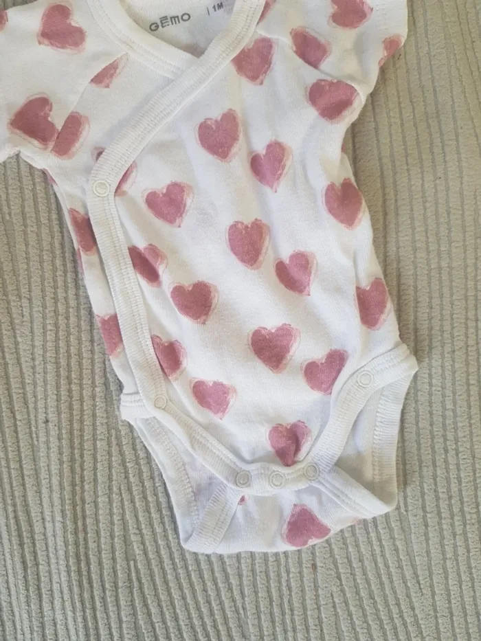 Body manche courte cœur fille 1 mois - photo numéro 2