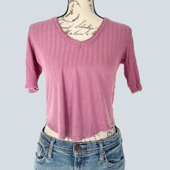 Pink textured v-neck crop top