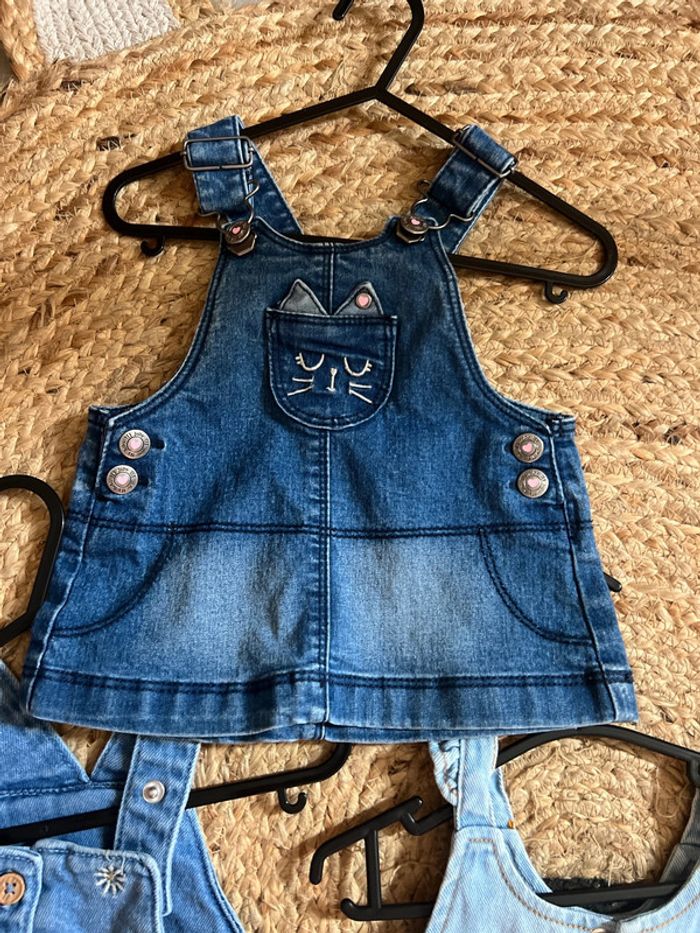 Lot de deux salopettes en jean et une robe en jean en taille trois mois - photo numéro 4